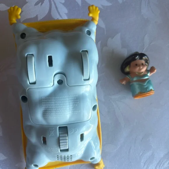 Fisher Price Little People Disney Aladdin Jasmine Musical Magic Carpet Toy - Picture 5 of 7